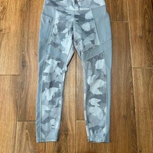 Athleta Women’s Gray Camouflage Ankle Leggings Pockets Size S